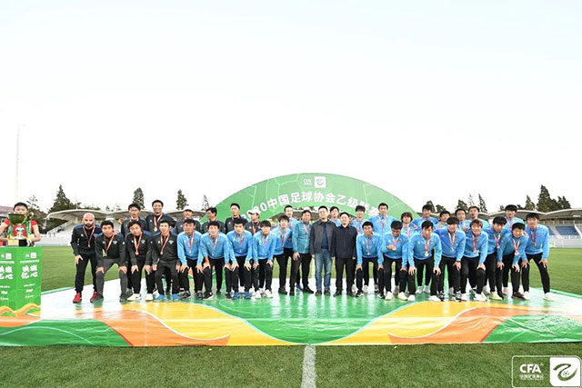 布朗尼·詹姆斯发力拼搏，立志超越父亲光环